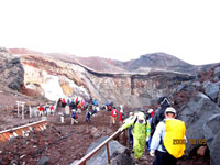 お鉢巡りをしている写真