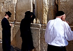 �Q���̕ǁ@�l�X�̋F��(1)"